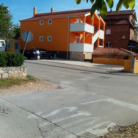 Apartments Batarilo Biograd Na Moru Esterno foto