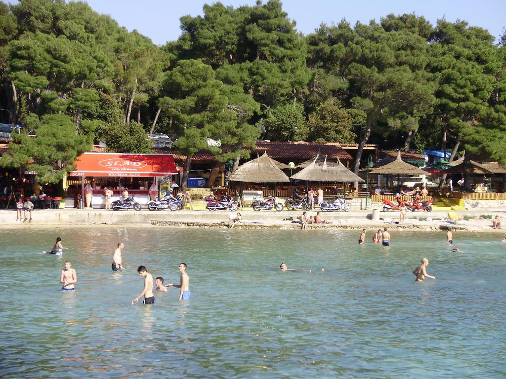 Apartments Batarilo Biograd Na Moru Esterno foto
