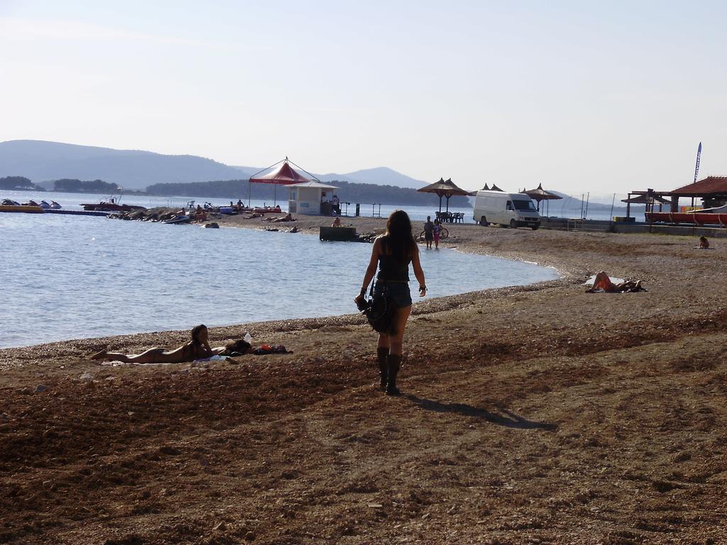 Apartments Batarilo Biograd Na Moru Esterno foto