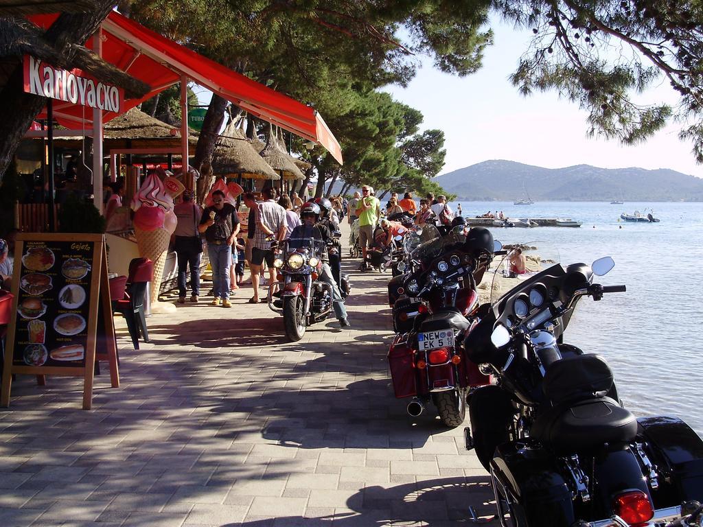 Apartments Batarilo Biograd Na Moru Esterno foto