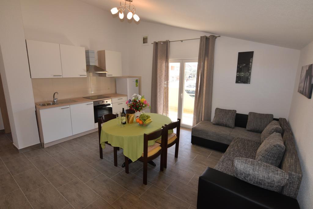 Apartments Batarilo Biograd Na Moru Esterno foto