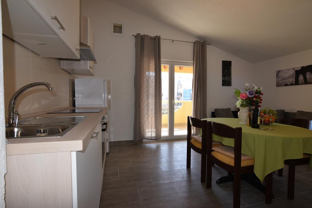 Apartments Batarilo Biograd Na Moru Esterno foto