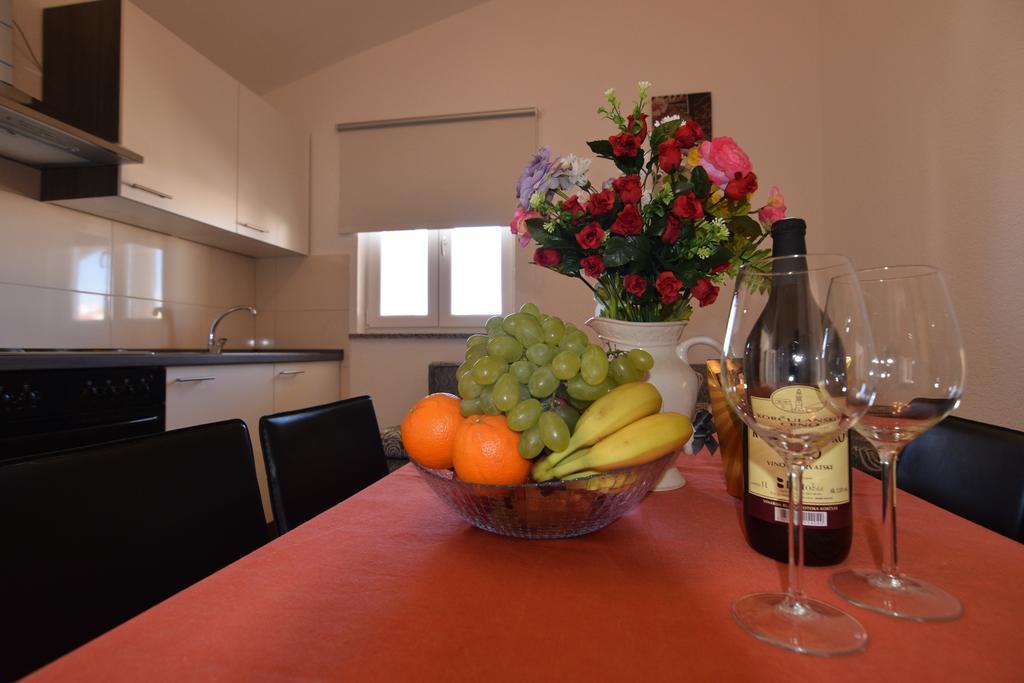 Apartments Batarilo Biograd Na Moru Esterno foto