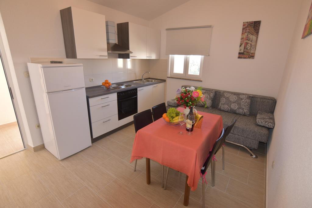 Apartments Batarilo Biograd Na Moru Esterno foto
