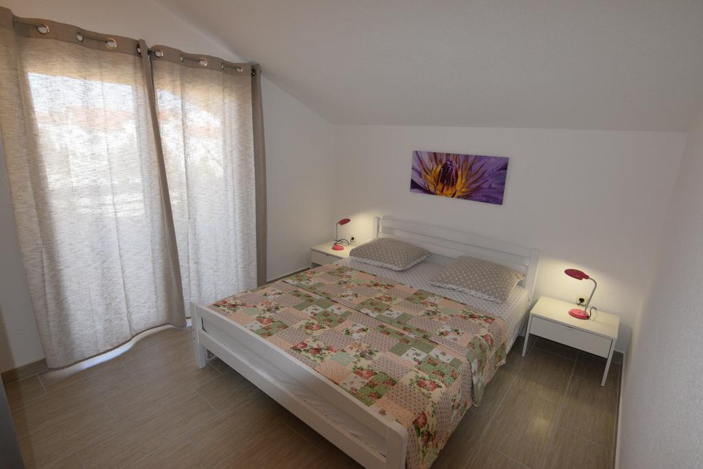 Apartments Batarilo Biograd Na Moru Esterno foto