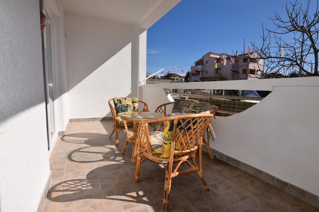 Apartments Batarilo Biograd Na Moru Esterno foto