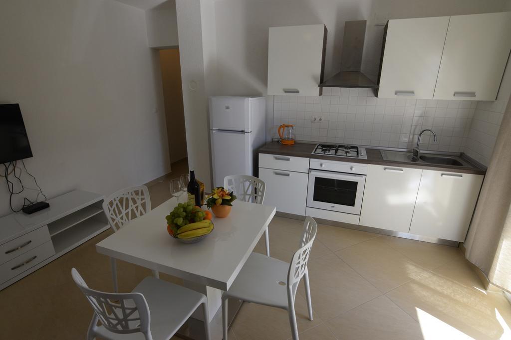 Apartments Batarilo Biograd Na Moru Esterno foto