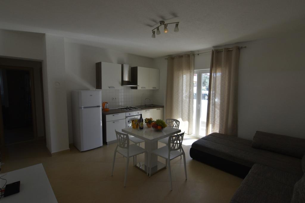 Apartments Batarilo Biograd Na Moru Esterno foto