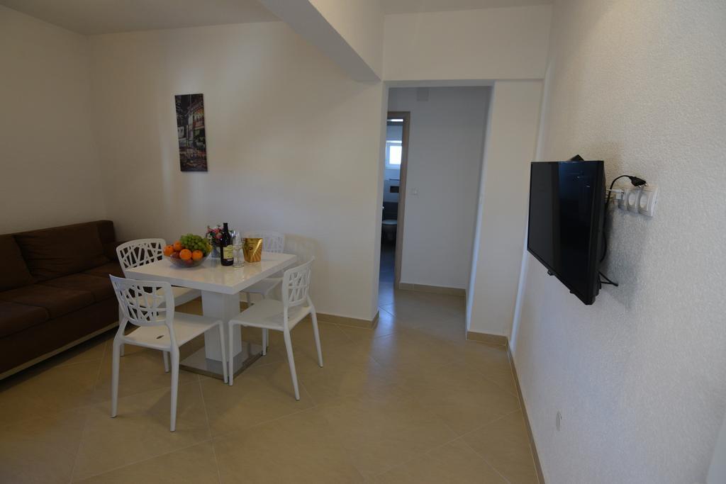 Apartments Batarilo Biograd Na Moru Esterno foto