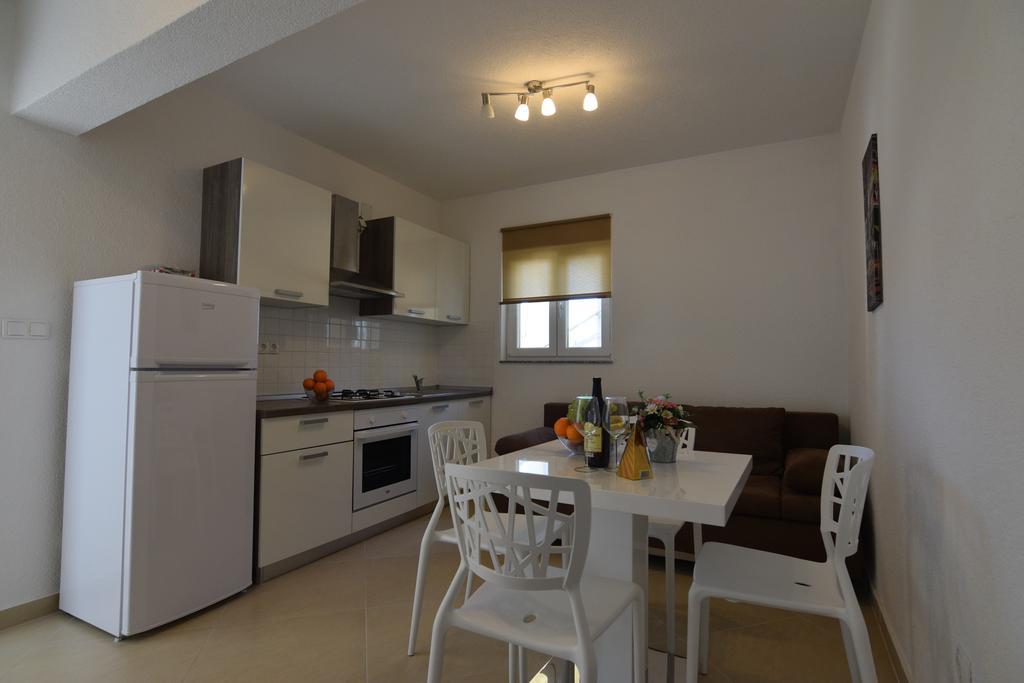Apartments Batarilo Biograd Na Moru Esterno foto