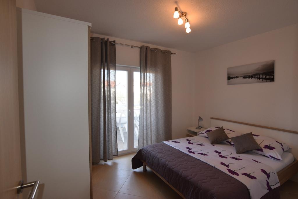 Apartments Batarilo Biograd Na Moru Esterno foto