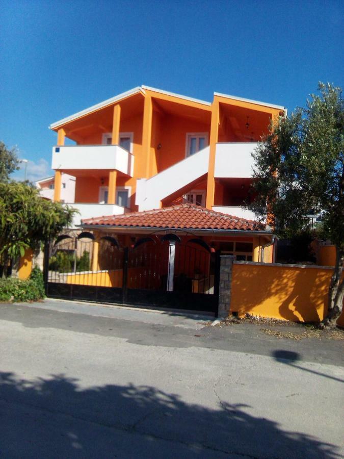 Apartments Batarilo Biograd Na Moru Esterno foto